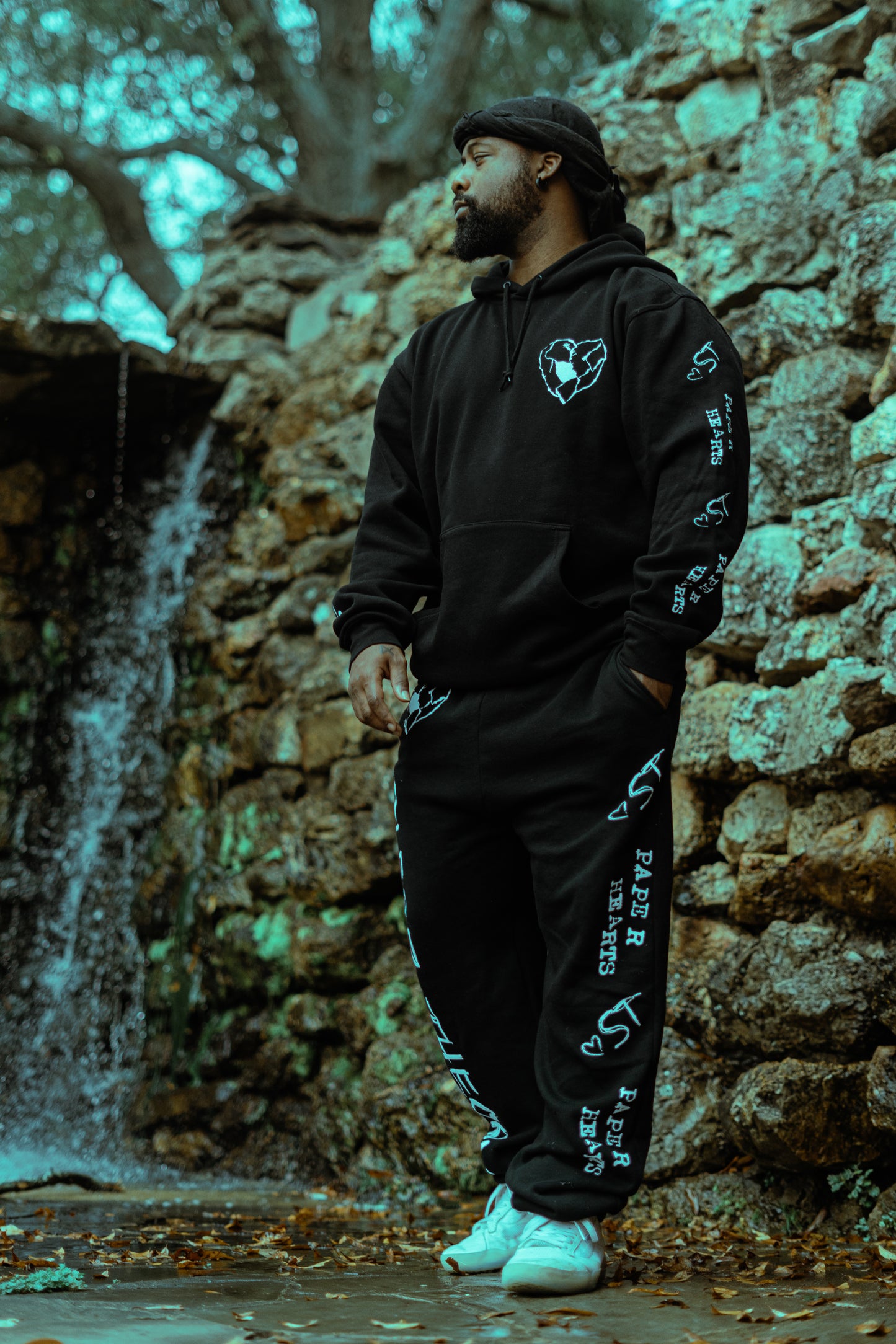 Paper Hearts Pullover Hoodie (Black)